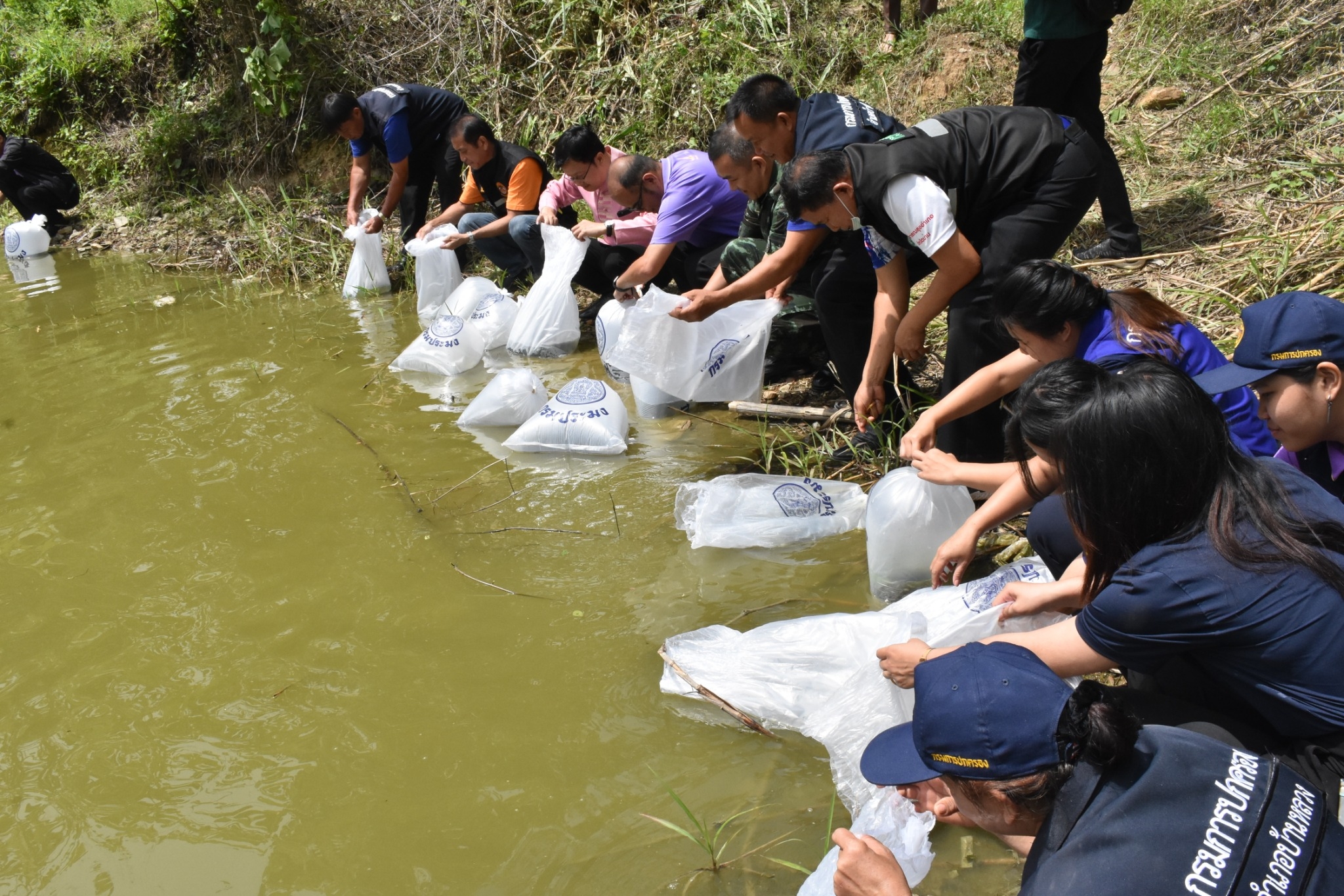 LINE_ALBUM_อำเภอยิ้มบ้านเกษตรสมบูรณ์_๒๓๐๖๐๗_0-1