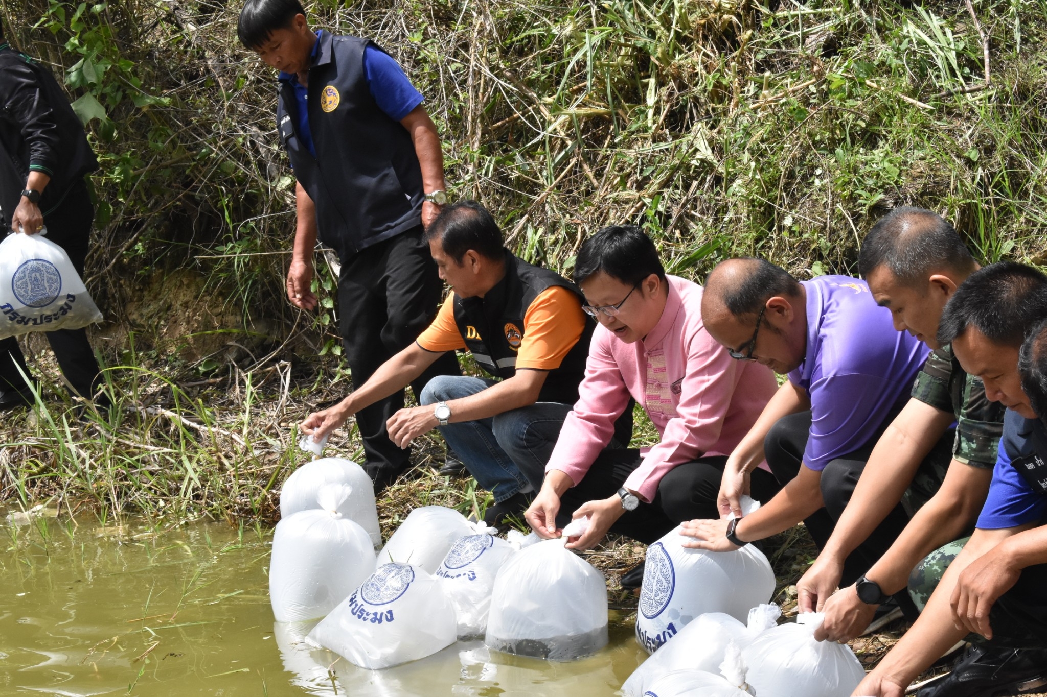 LINE_ALBUM_อำเภอยิ้มบ้านเกษตรสมบูรณ์_๒๓๐๖๐๗_1-1