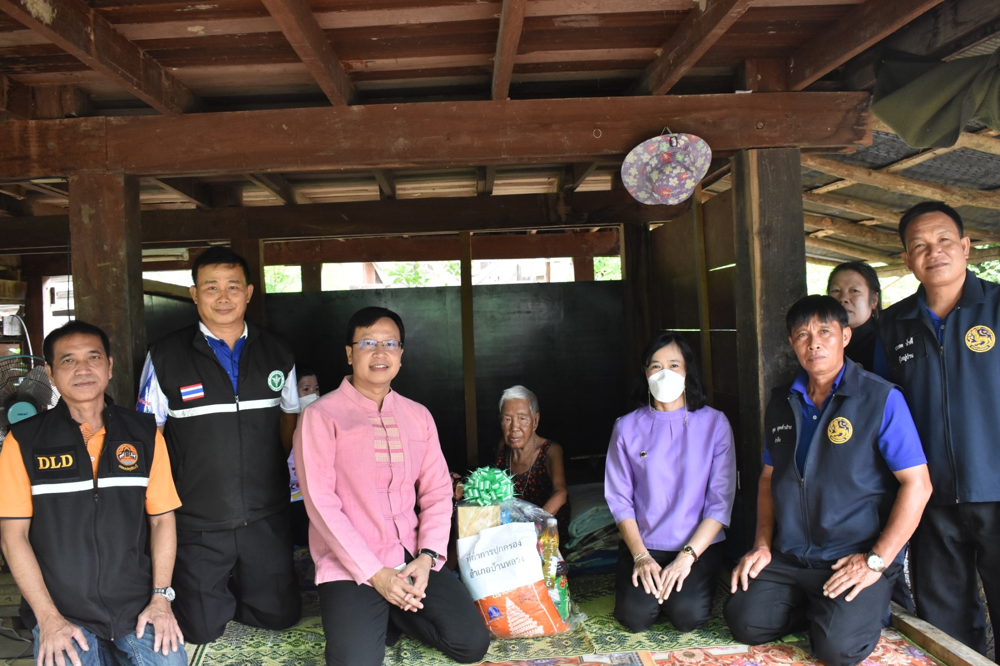 LINE_ALBUM_อำเภอยิ้มบ้านเกษตรสมบูรณ์_๒๓๐๖๐๗_7-1