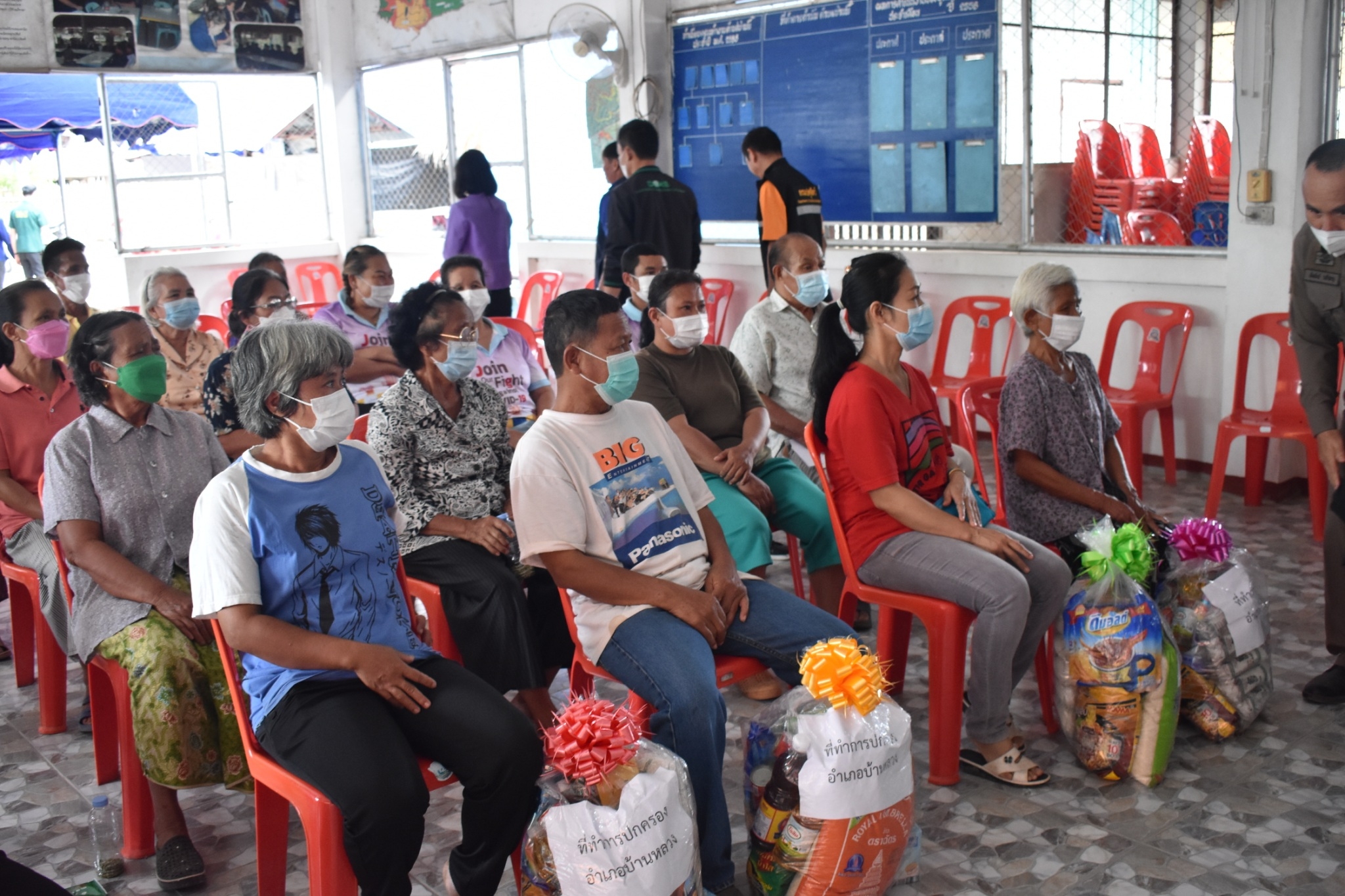 LINE_ALBUM_อำเภอยิ้มบ้านเกษตรสมบูรณ์_๒๓๐๖๐๗_9-1